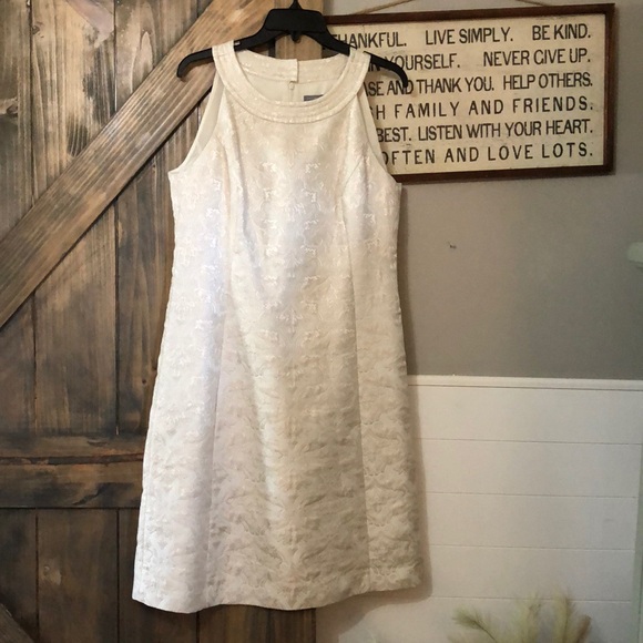 Ann Taylor Cream Metallic Brocade Dress in Size 12. - Picture 1 of 5